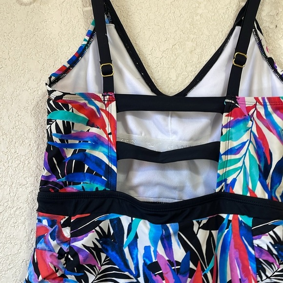 Jantzen Women’s Swimsuit - Picture 7 of 9